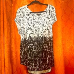 Simply Cute black and white two tone top cap sleeves and curved hemline.